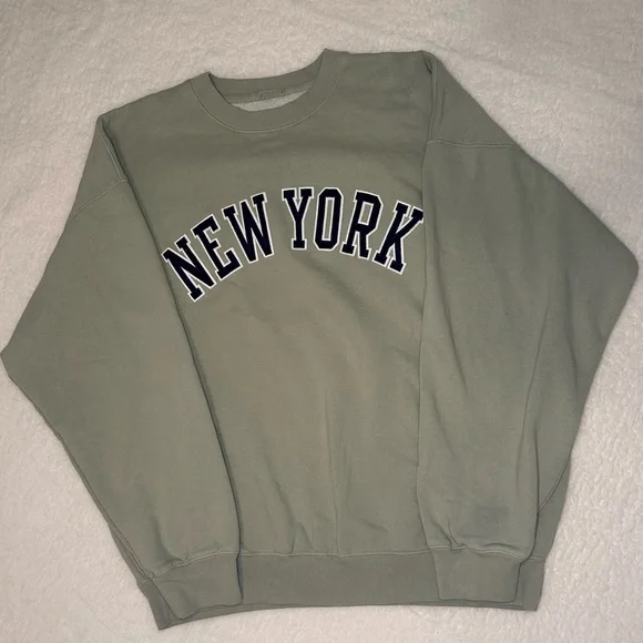 Brandy Melville Sage green New York sweatshirt
